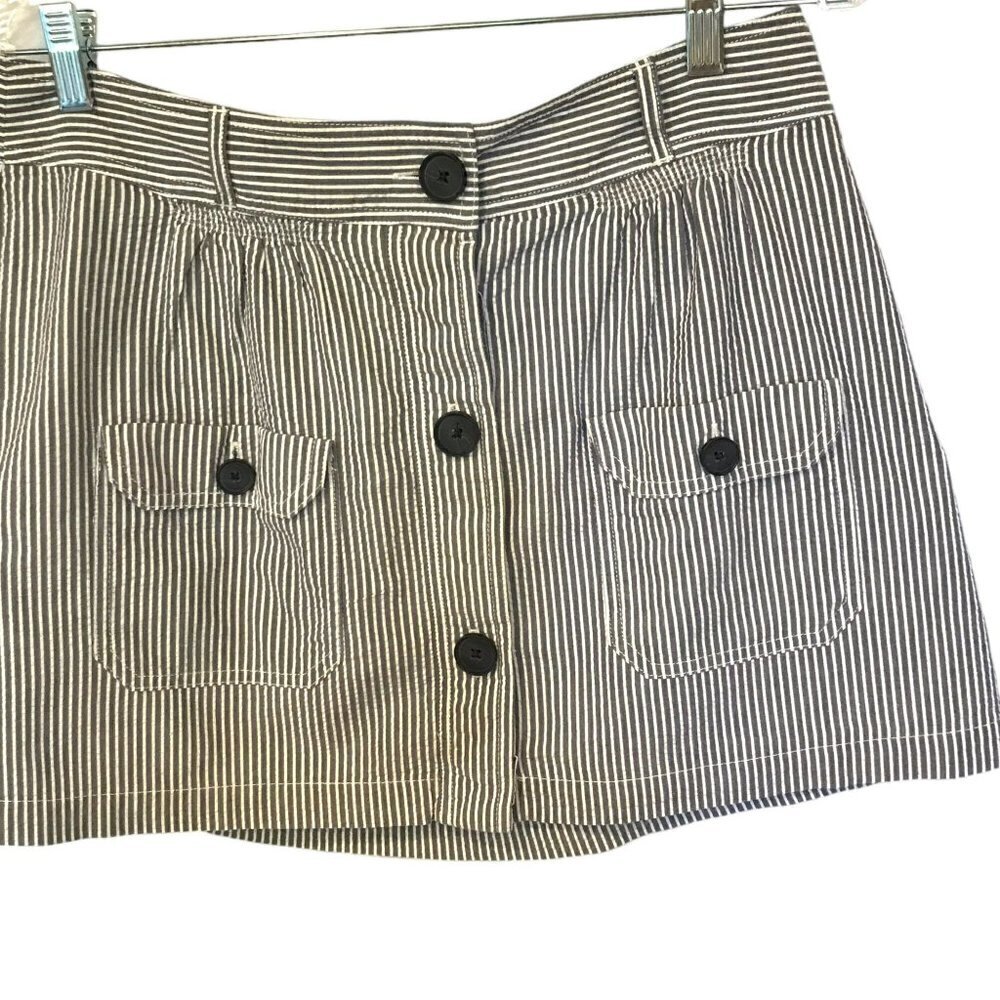 American Eagle Outfitters Sport Skirt Women's Sz Medium Chambray Blue and White